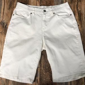 Liz Clairborne petite 6P Classic Fit white denim shorts (#SUM110)